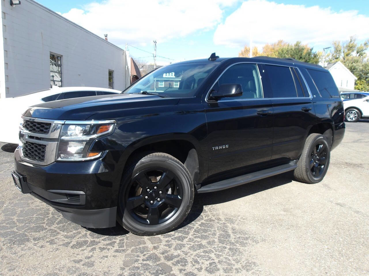 Used 2019 Chevrolet Tahoe LT w/ LT Midnight Edition image 2