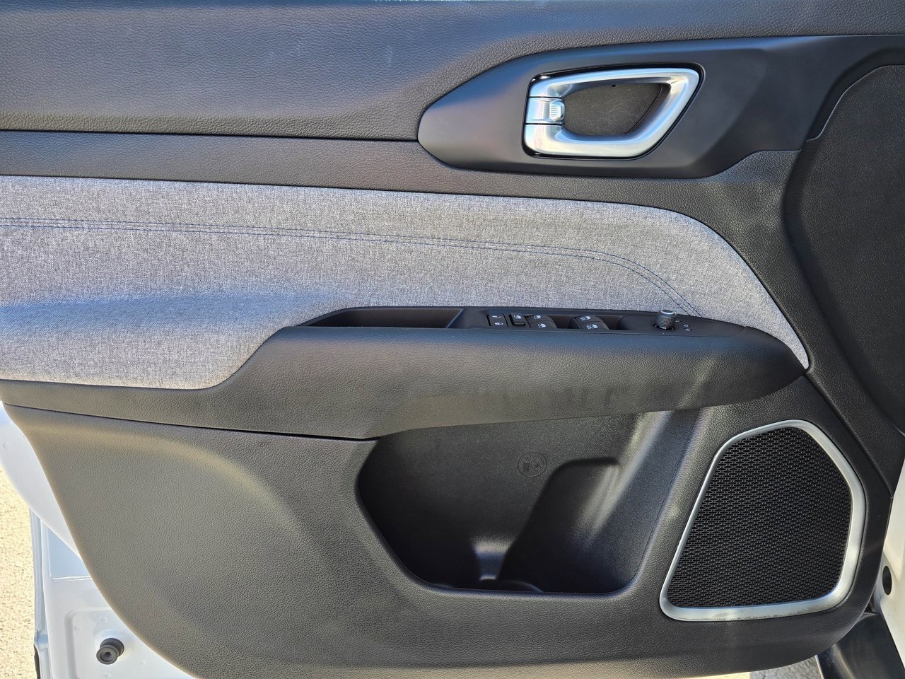 Used 2024 Jeep Compass Latitude w/ Convenience Group image 11