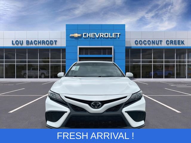 Used 2023 Toyota Camry SE image 3