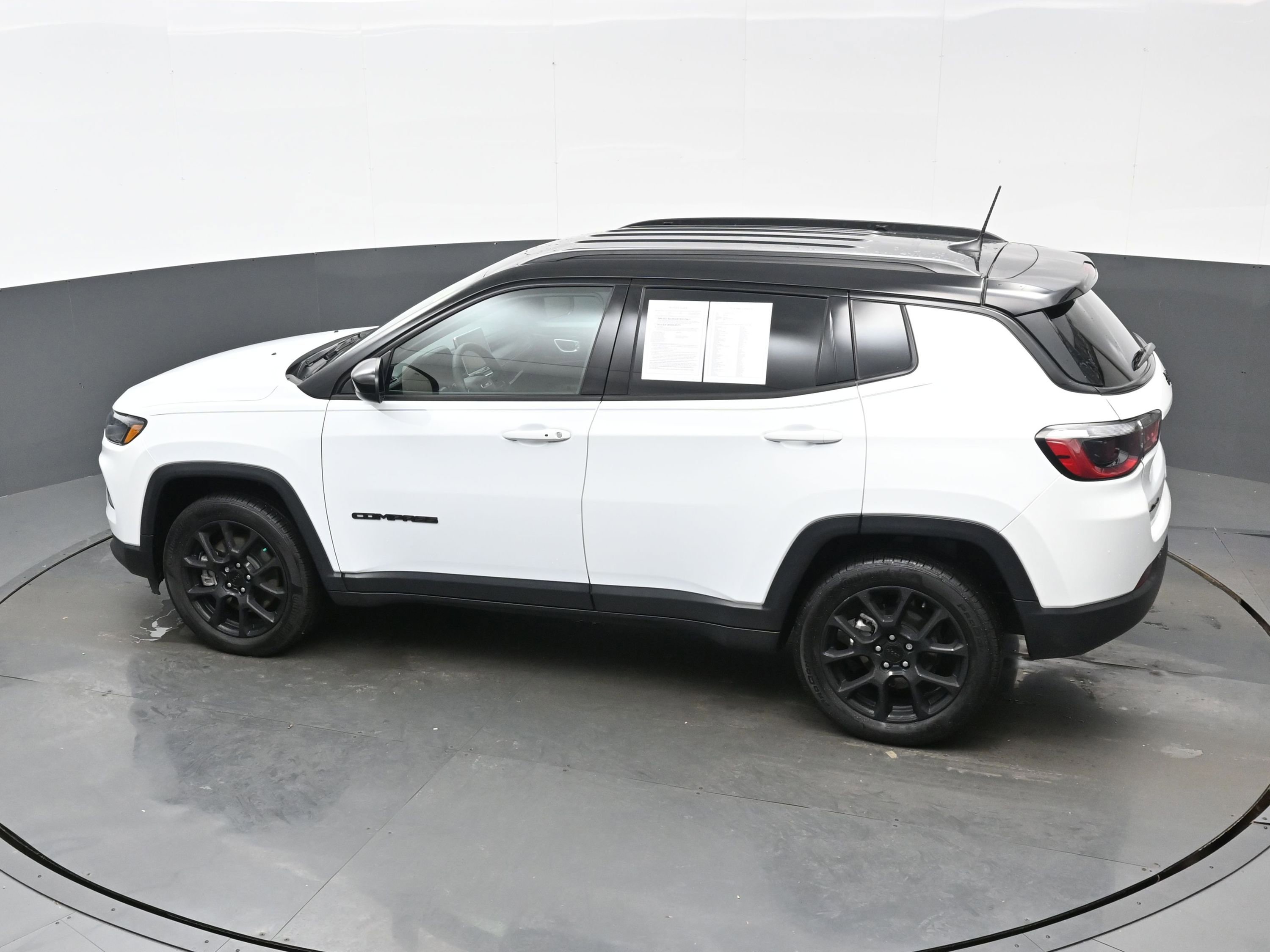 Used 2024 Jeep Compass Latitude w/ Convenience Group image 34