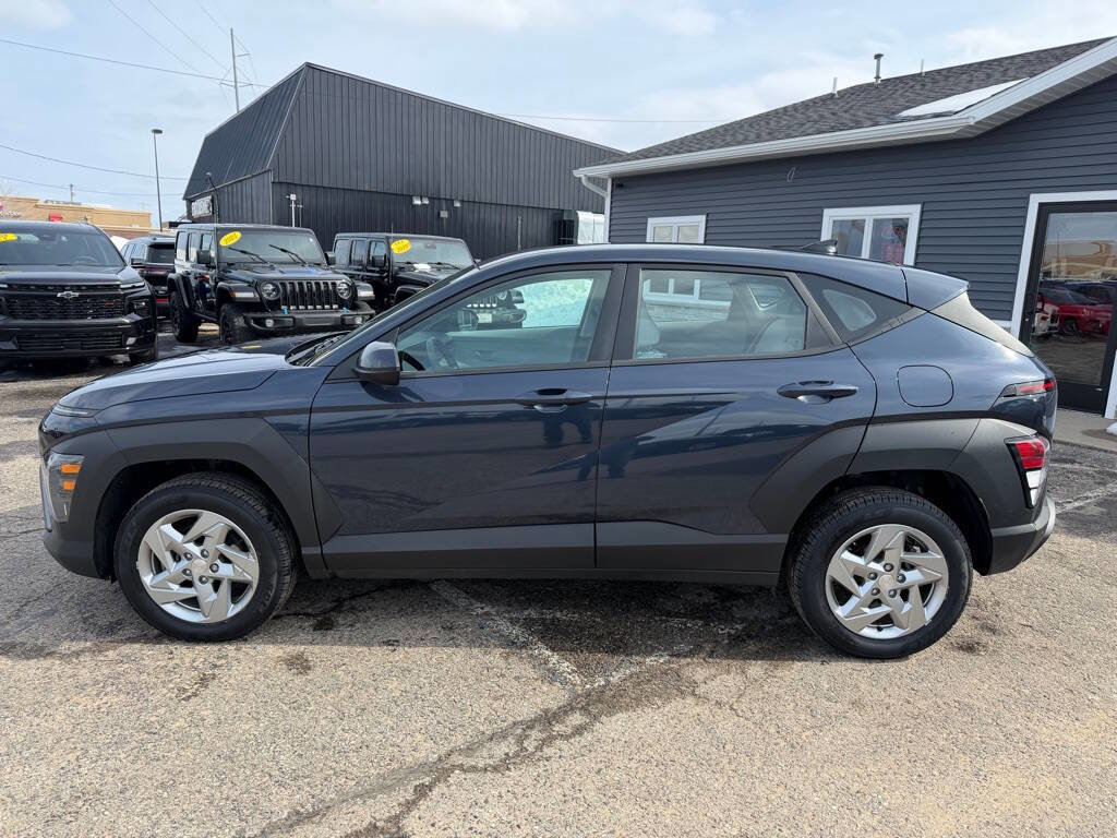 Used 2024 Hyundai Kona SE AWD/4WD image 2
