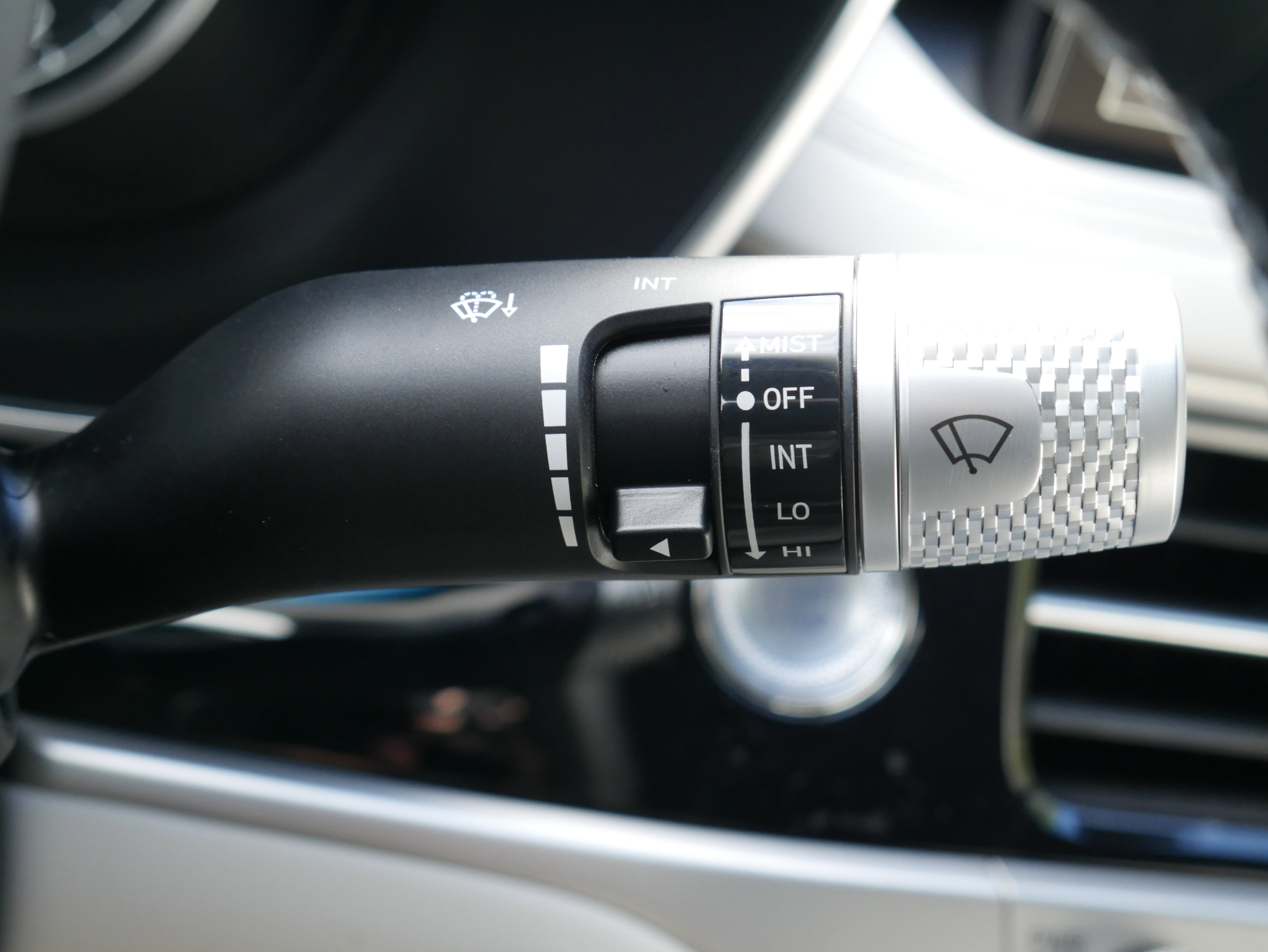 Used 2025 Genesis G70 2.5T image 26