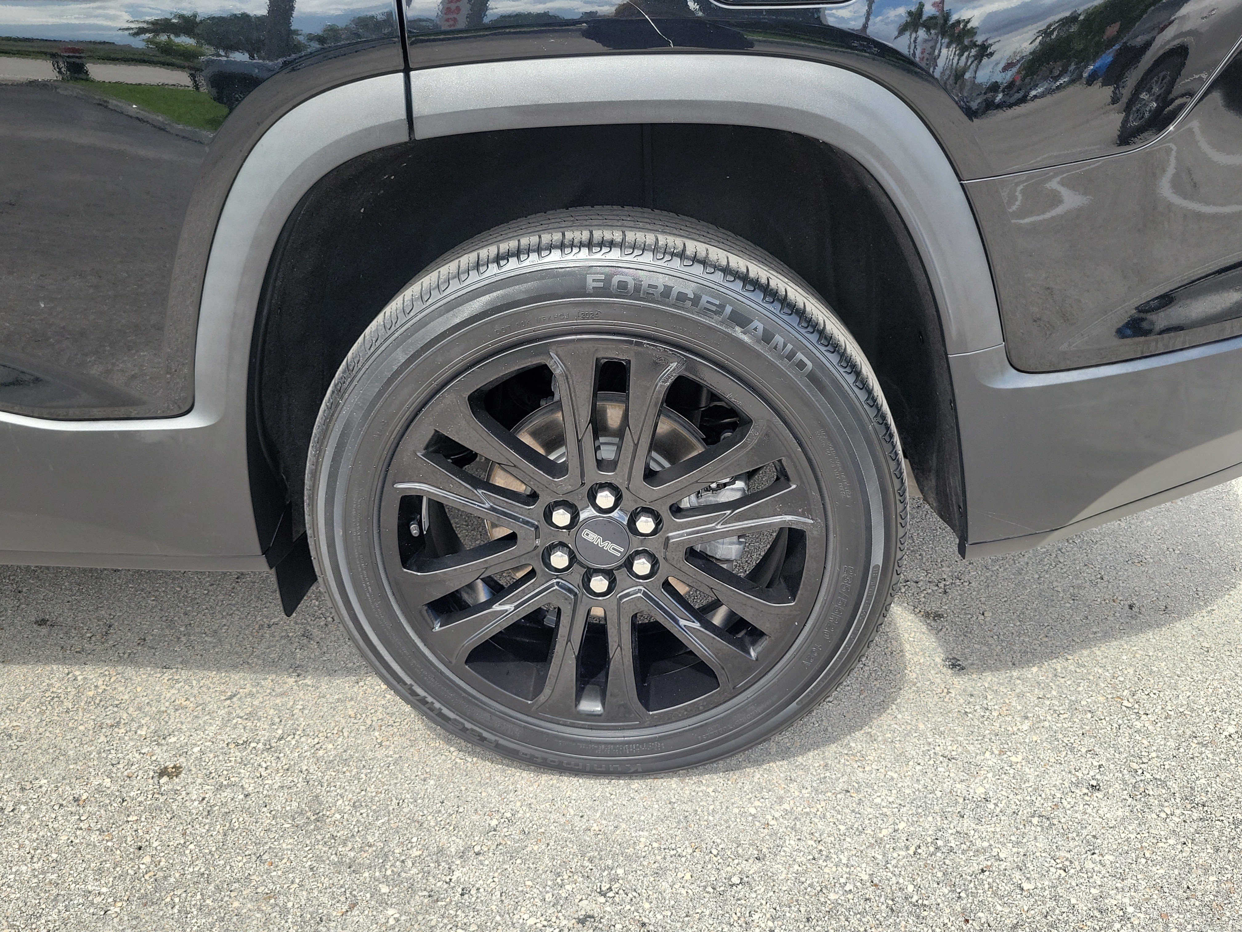 Used 2023 GMC Acadia SLE w/ Elevation Edition FWD image 25