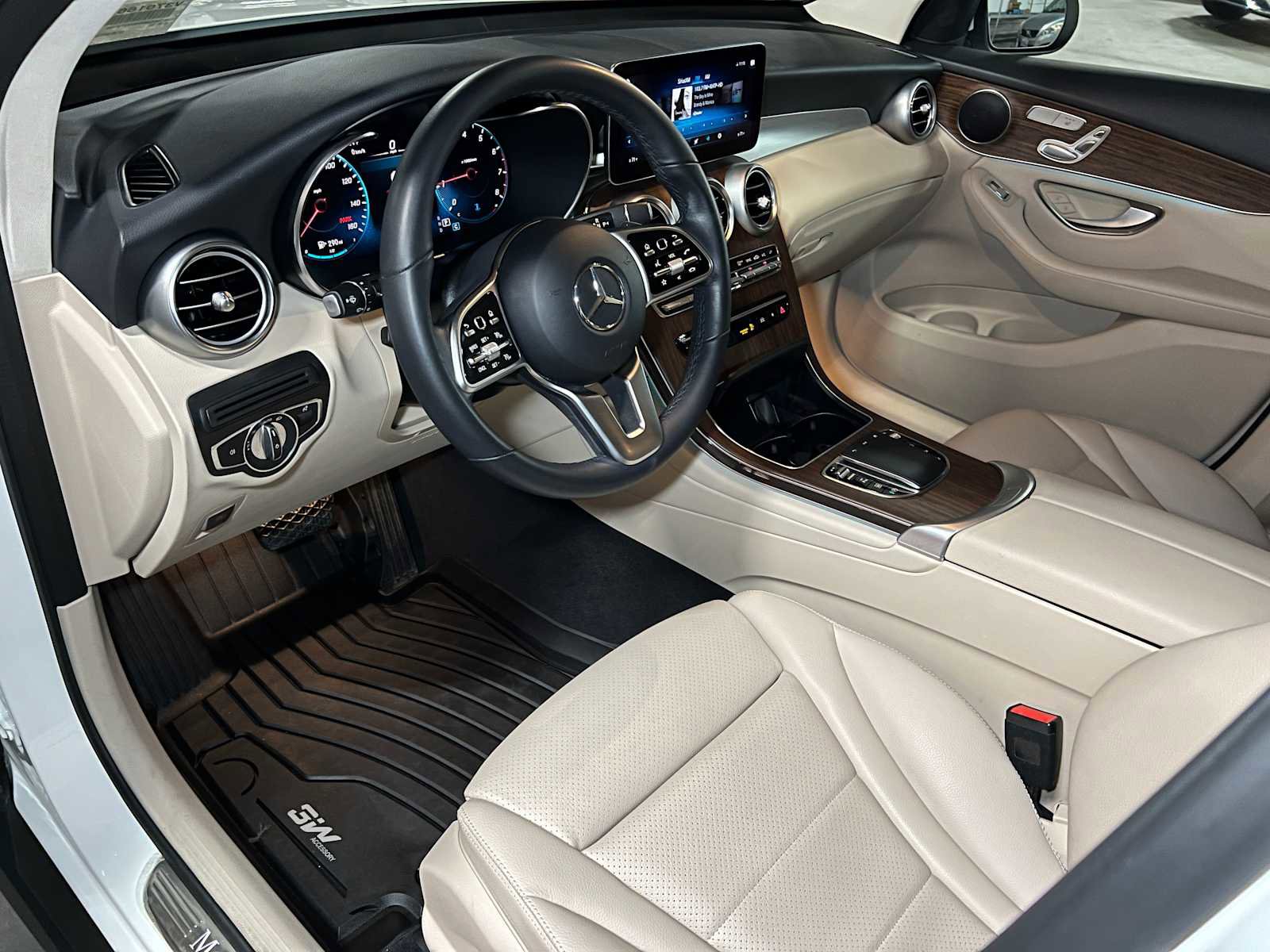 Used 2022 Mercedes-Benz GLC 300 4MATIC image 23