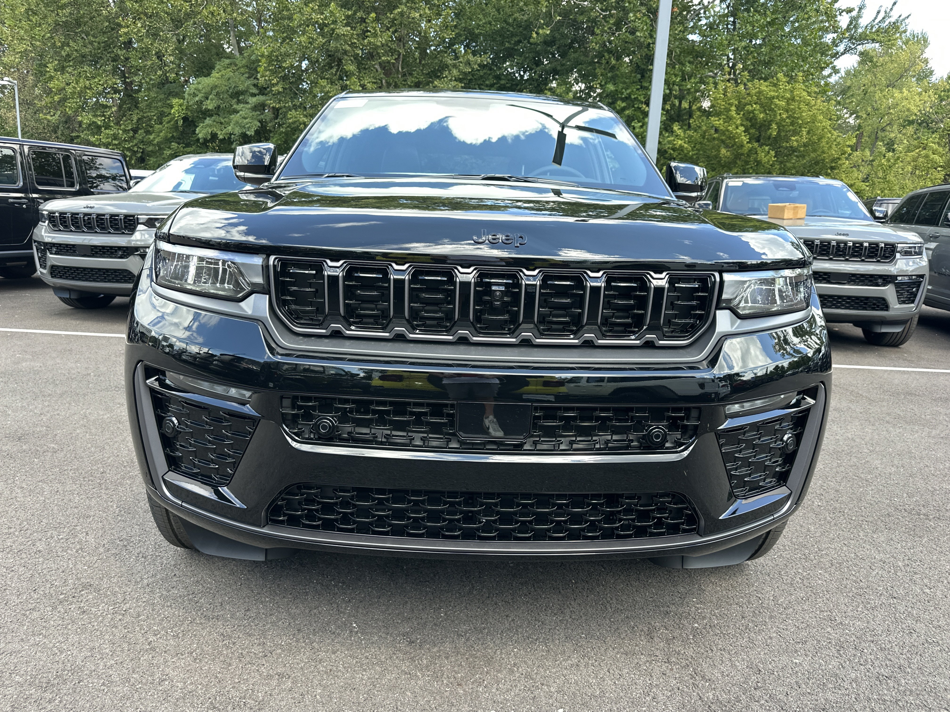 New 2027 Jeep Grand Cherokee Limited AWD/4WD image 22