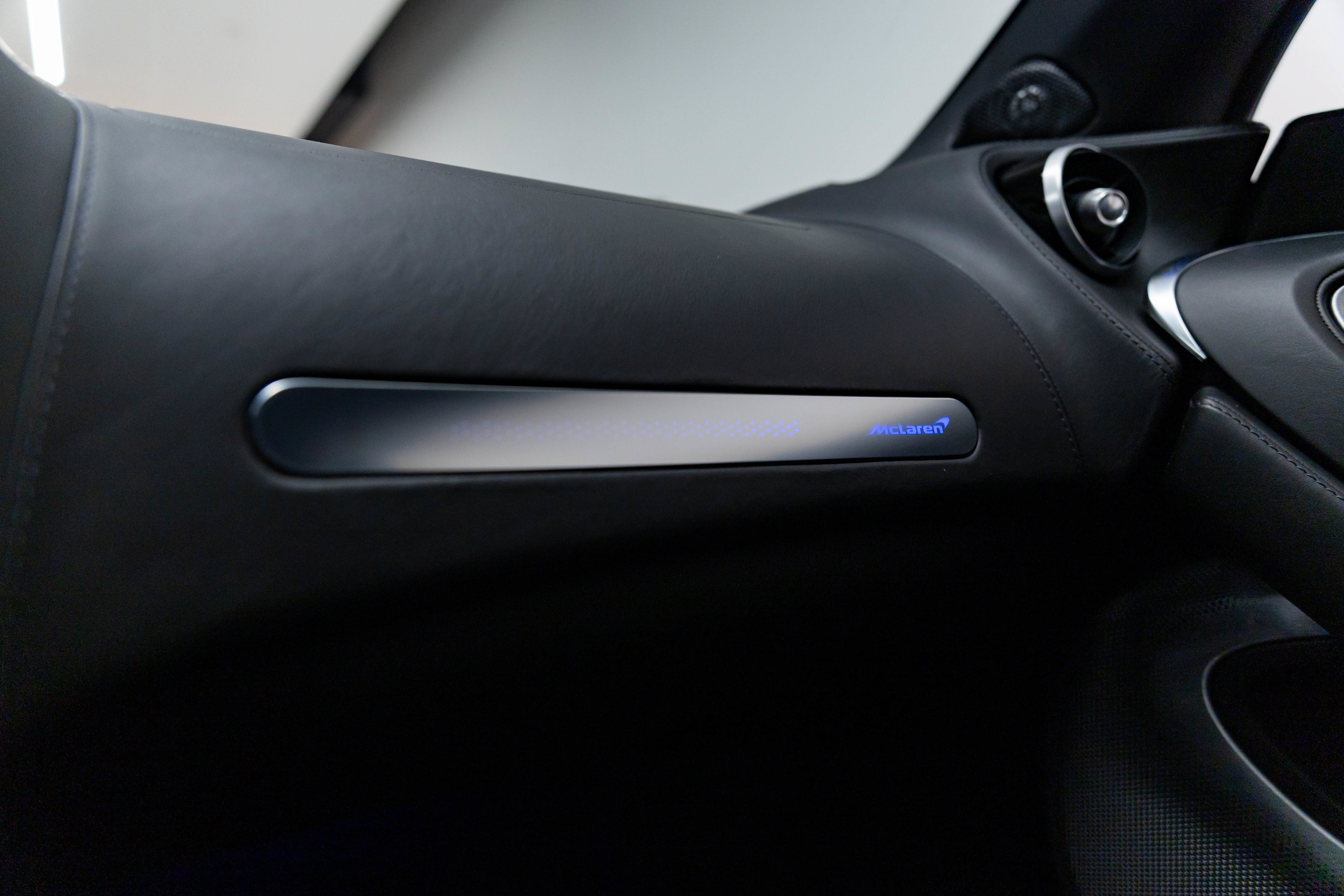 Used 2020 McLaren GT RWD image 27