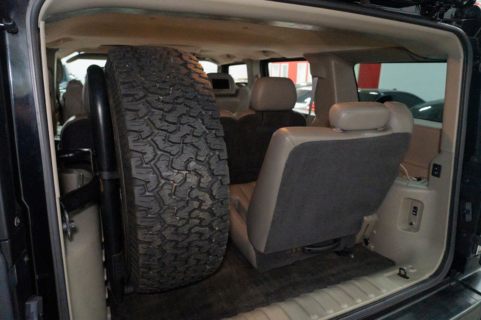 Used 2003 HUMMER H2 w/ Preferred Equipment Group image 35