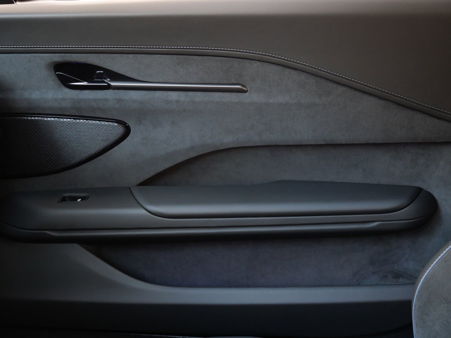 New 2026 Aston Martin V8 Vantage S image 17