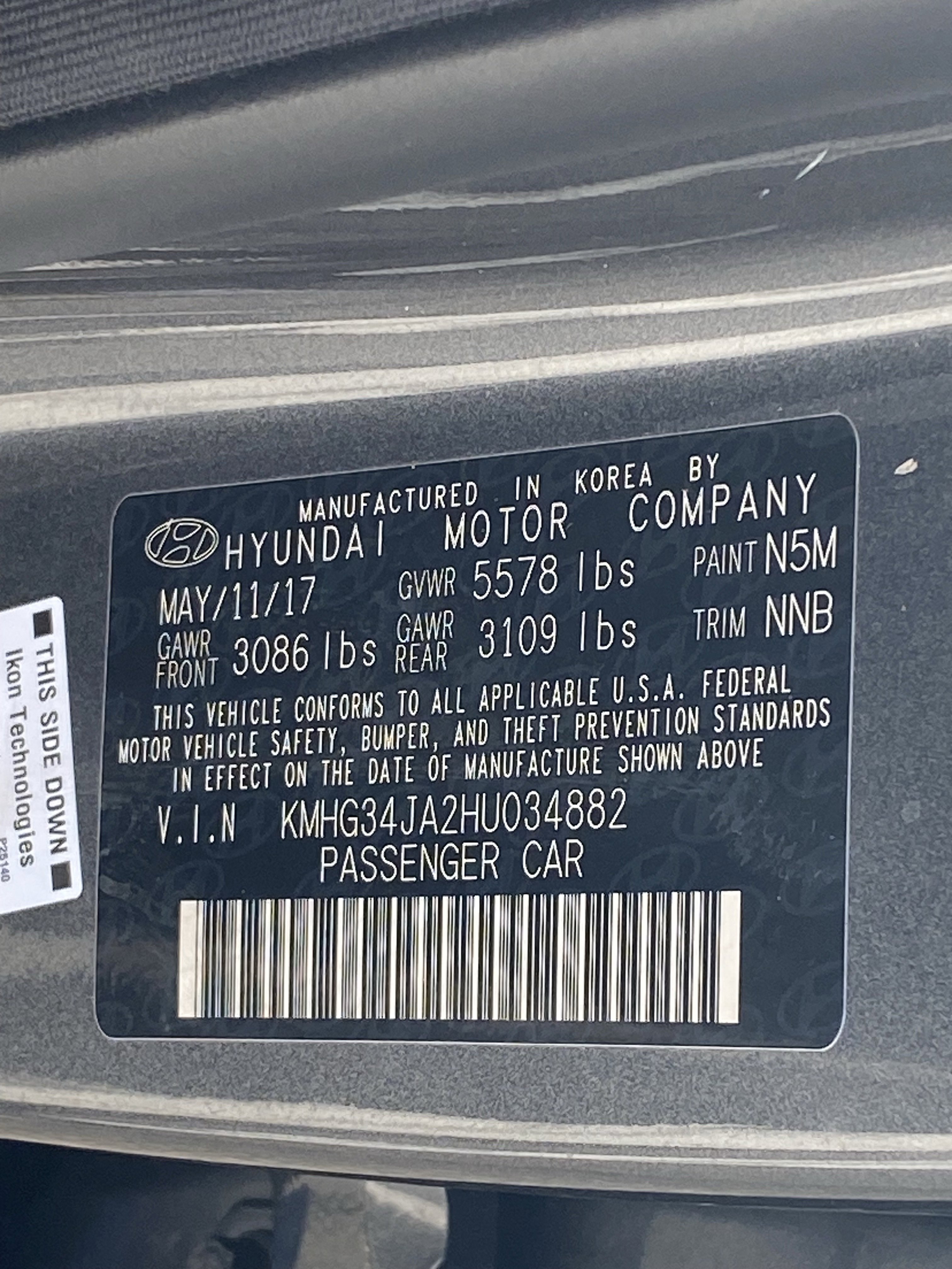 Used 2017 Genesis G90 3.3T Premium image 31