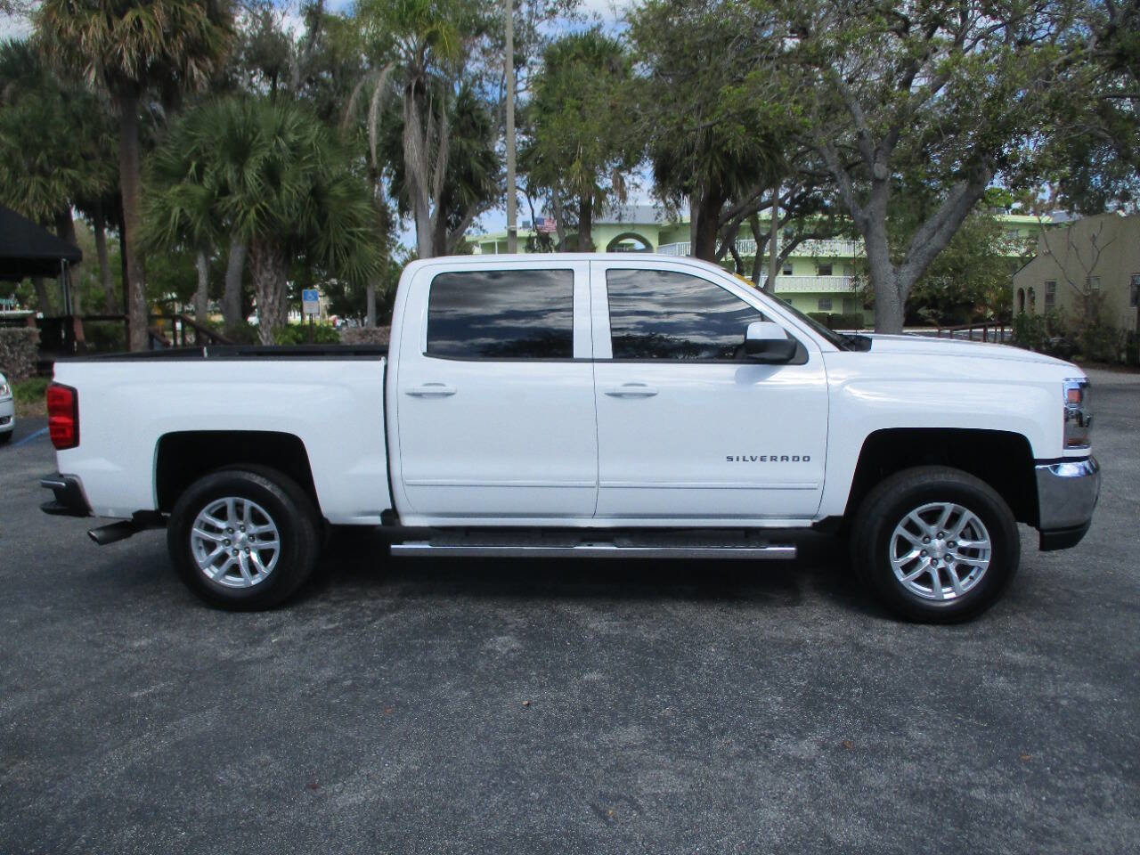Used 2018 Chevrolet Silverado 1500 LT w/ All Star Edition RWD image 3