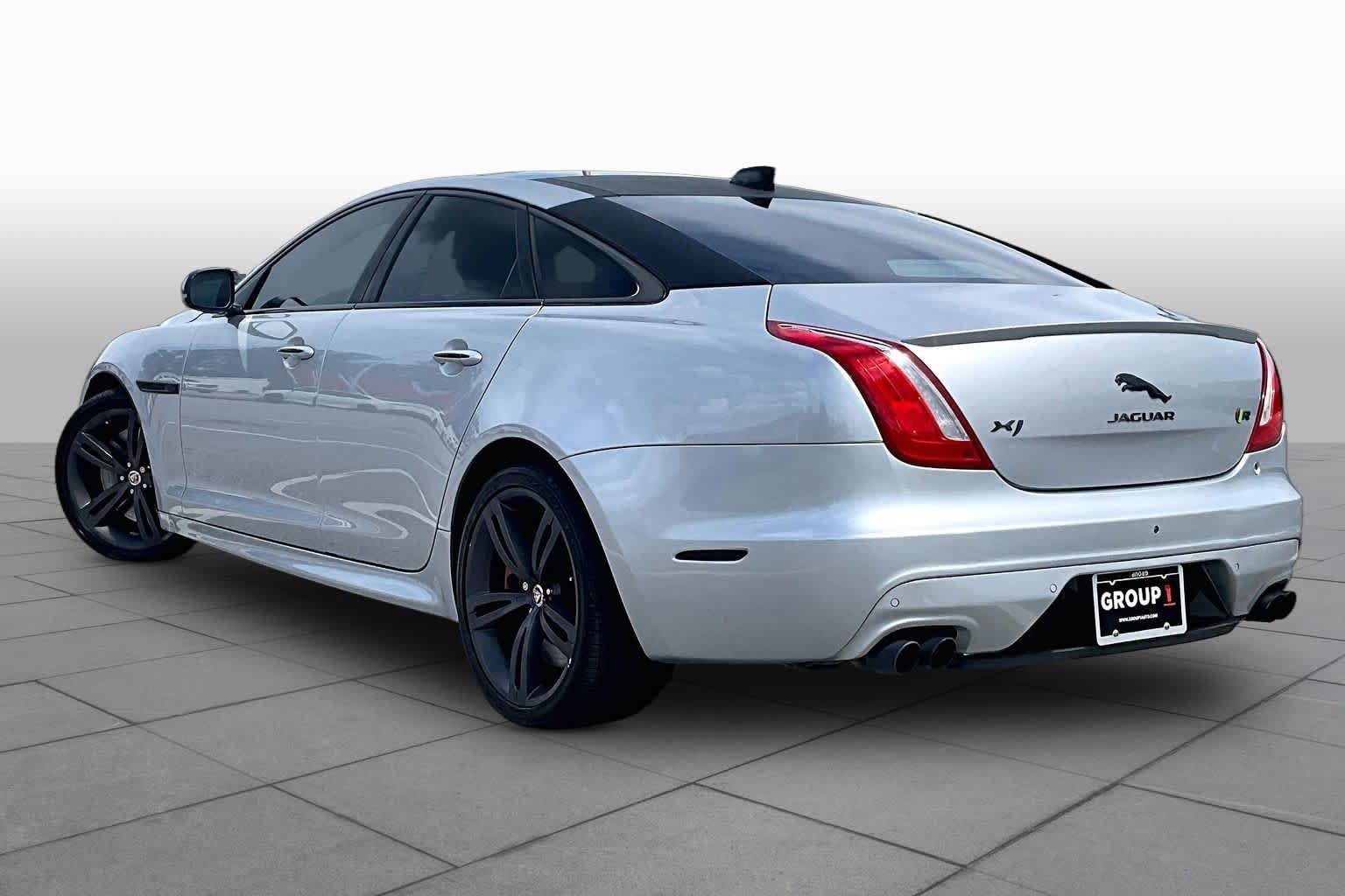 Used 2016 Jaguar XJ R RWD image 12