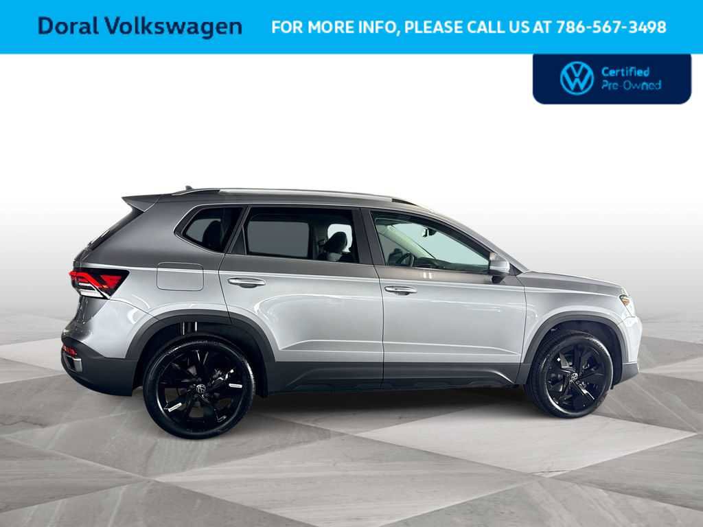 Used 2025 Volkswagen Taos SE FWD image 9