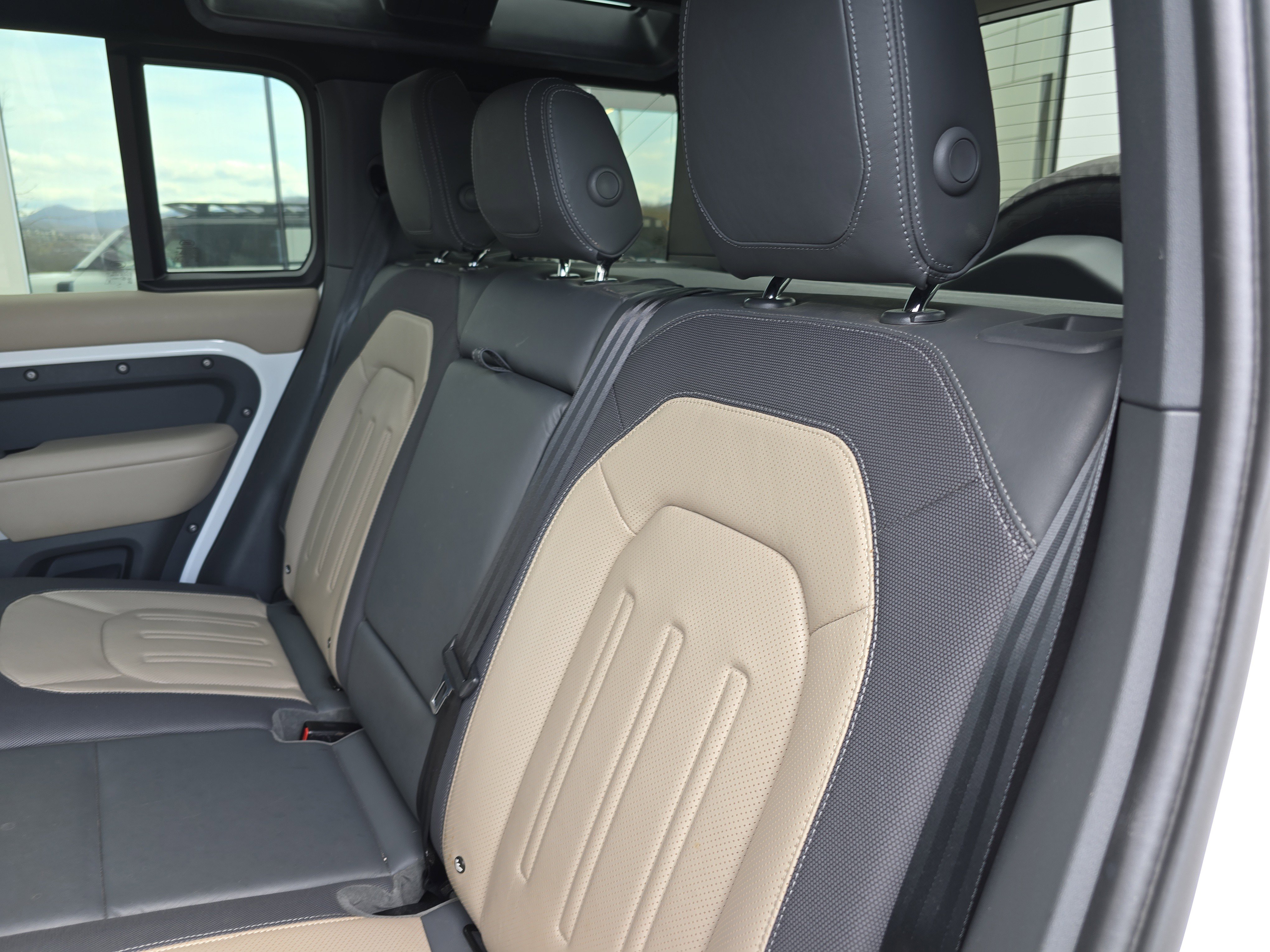 Used 2021 Land Rover Defender 110 X-Dynamic HSE image 15