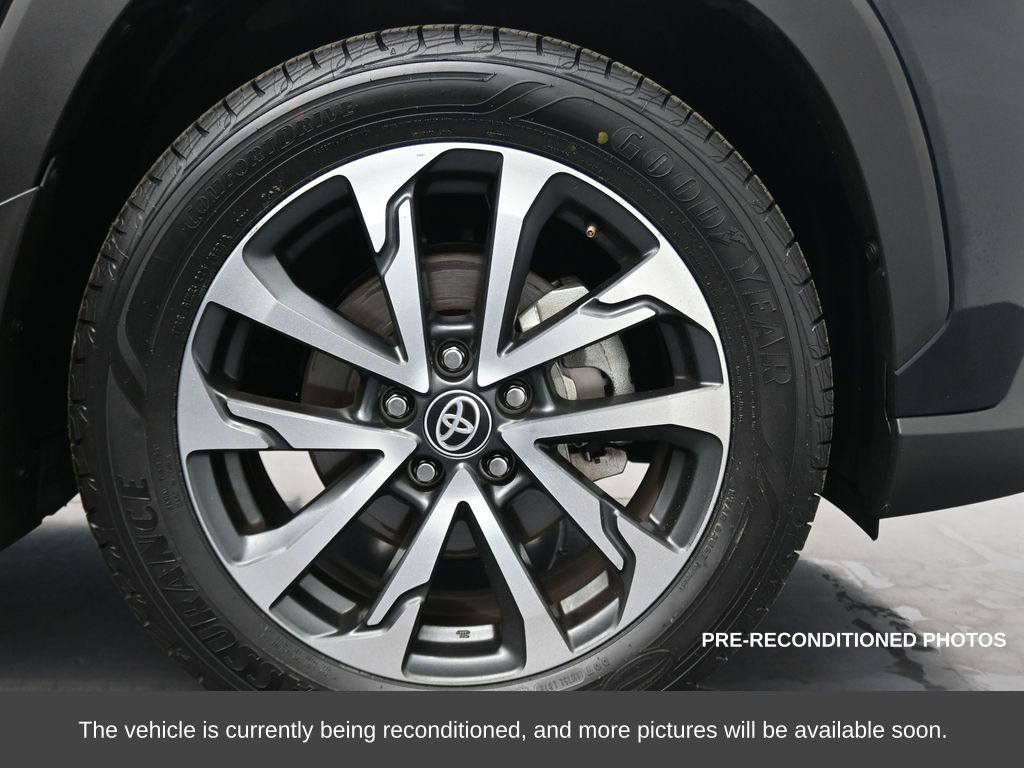 Used 2023 Toyota Corolla Cross XLE image 12