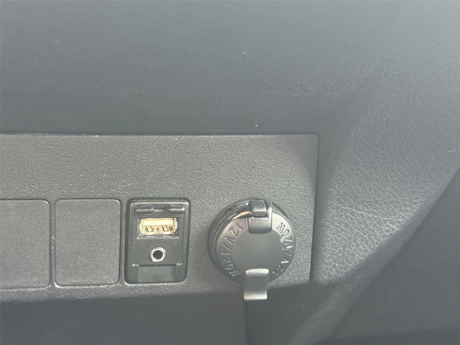 Used 2013 Toyota RAV4 XLE AWD/4WD image 26
