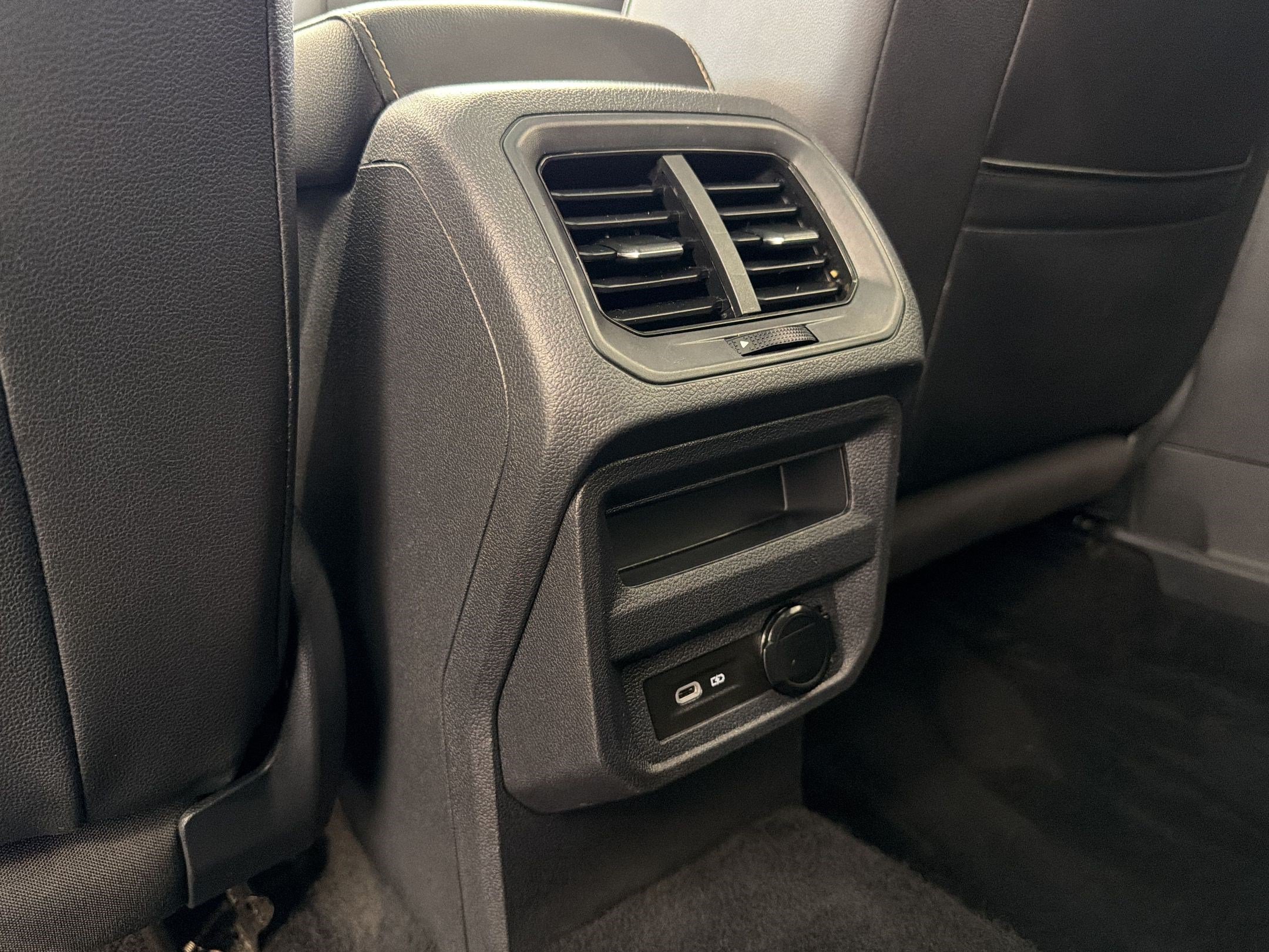 Certified 2023 Volkswagen Tiguan SE w/ Panoramic Sunroof Package FWD image 31