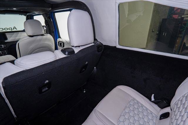 Used 2025 Jeep Gladiator Sport image 11