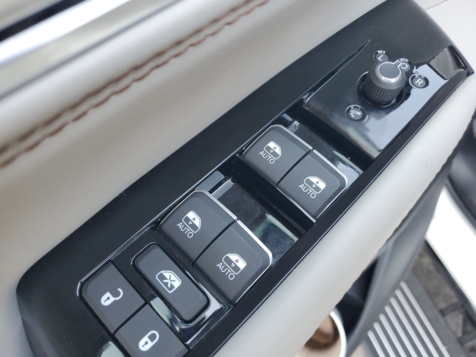 New 2026 Jeep Grand Wagoneer L Summit w/ Rear Seat Video Group I image 17