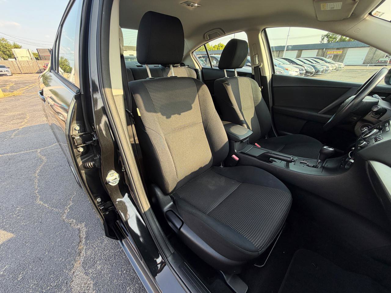 Used 2013 MAZDA MAZDA3 i Sport FWD image 16