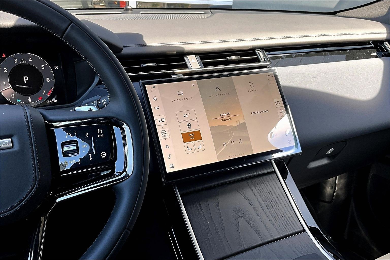 New 2026 Land Rover Range Rover Velar Dynamic SE image 7