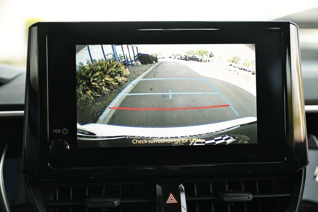 Used 2025 Toyota Corolla LE FWD image 34