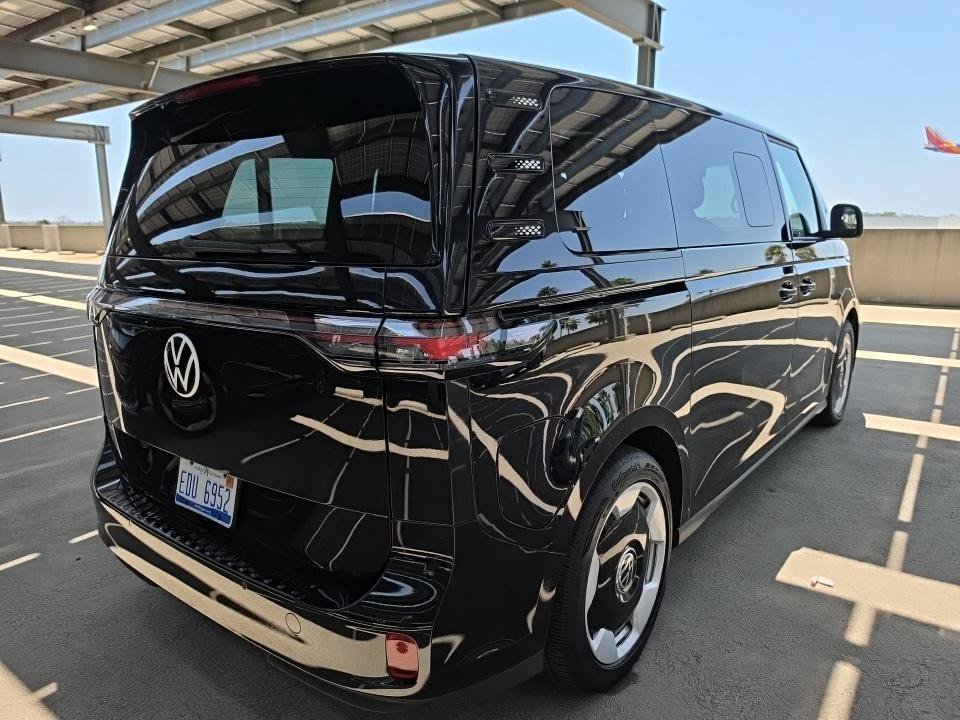 Used 2025 Volkswagen ID. Buzz Pro S Plus AWD/4WD image 10