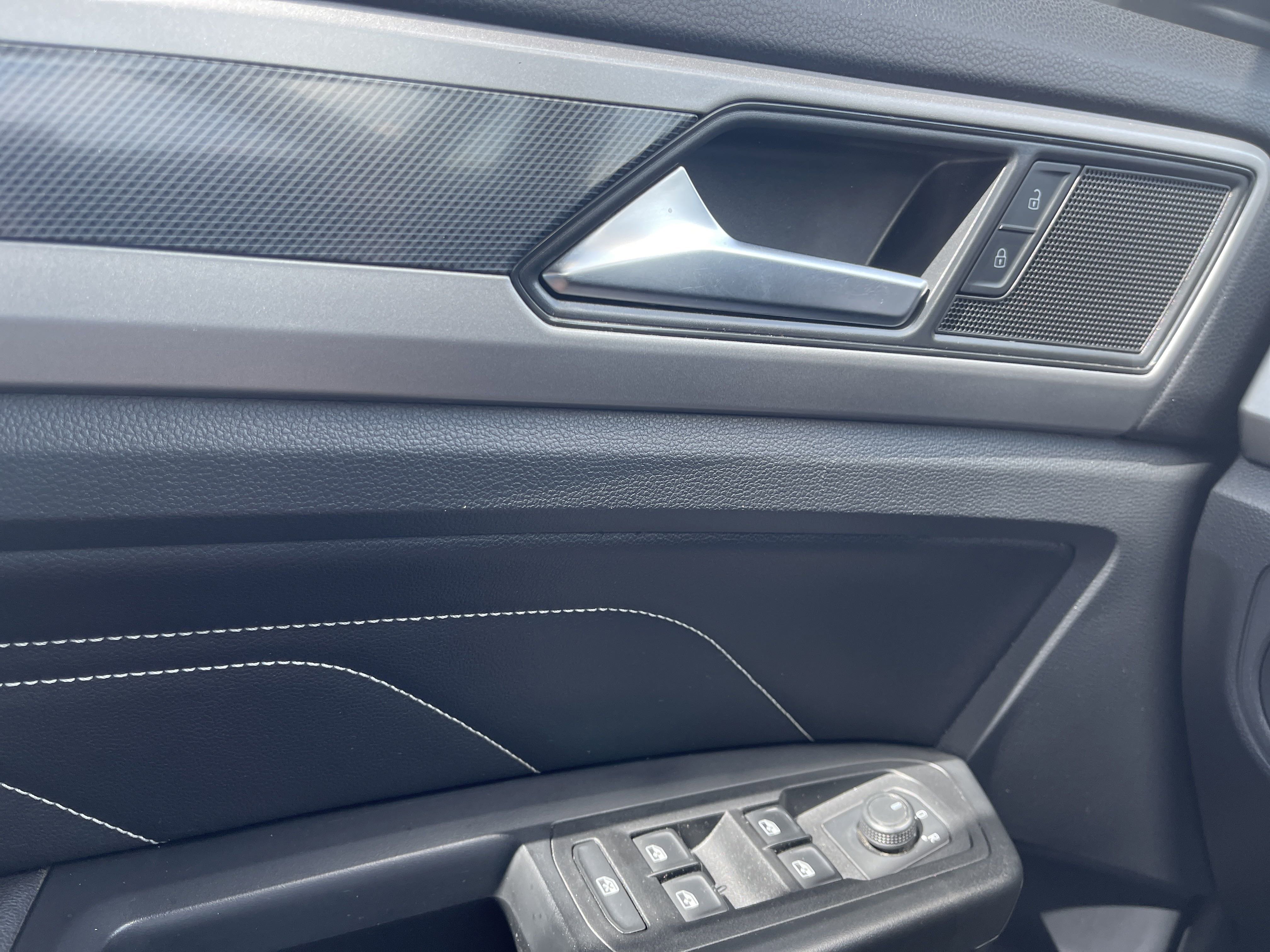 Used 2020 Volkswagen Atlas Cross Sport SEL image 22