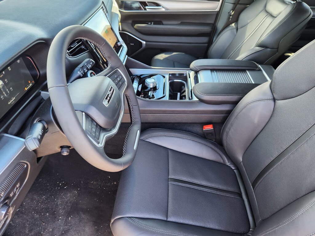 New 2026 Jeep Grand Wagoneer Limited w/ Premium Group II AWD/4WD image 8
