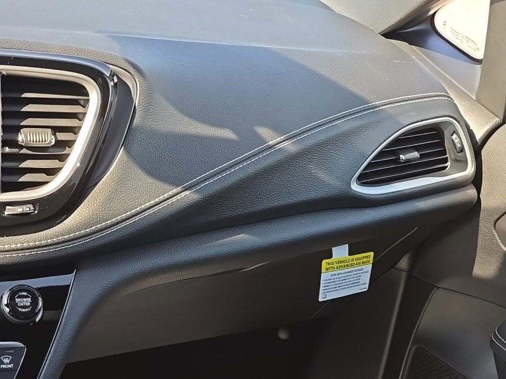 New 2026 Chrysler Pacifica Select image 32