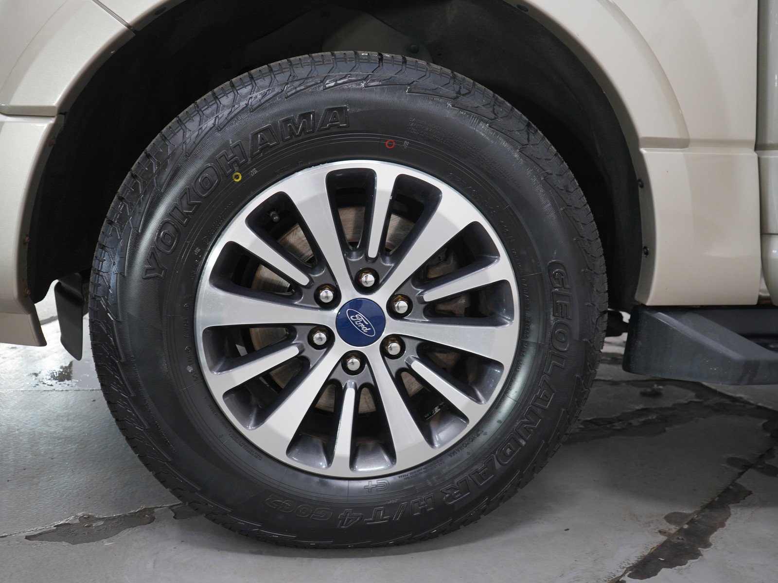 Used 2017 Ford Expedition XLT w/ Equipment Group 202A AWD/4WD image 36