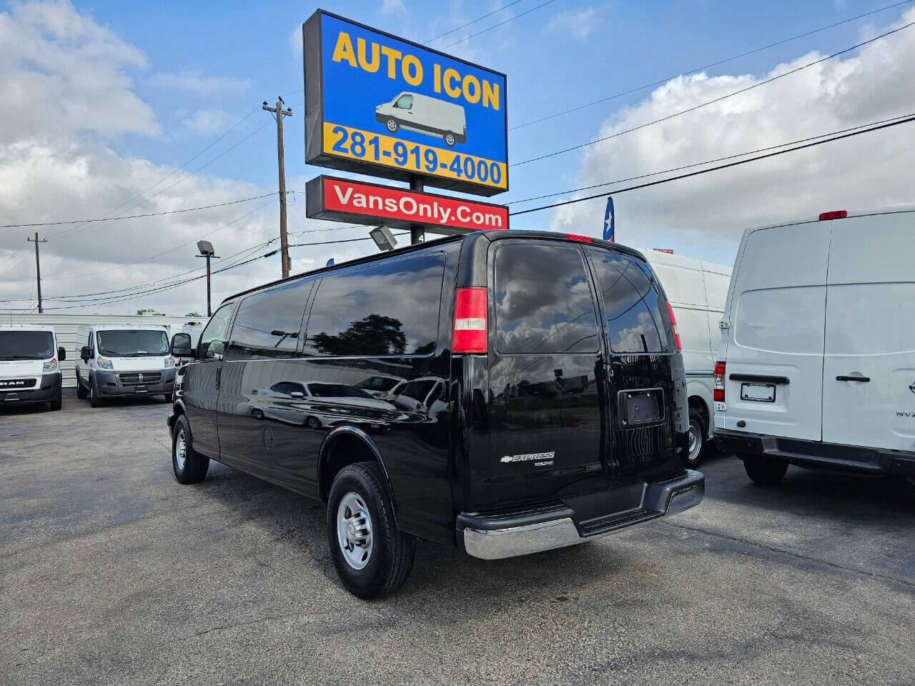 Used 2016 Chevrolet Express 3500 Extended image 25