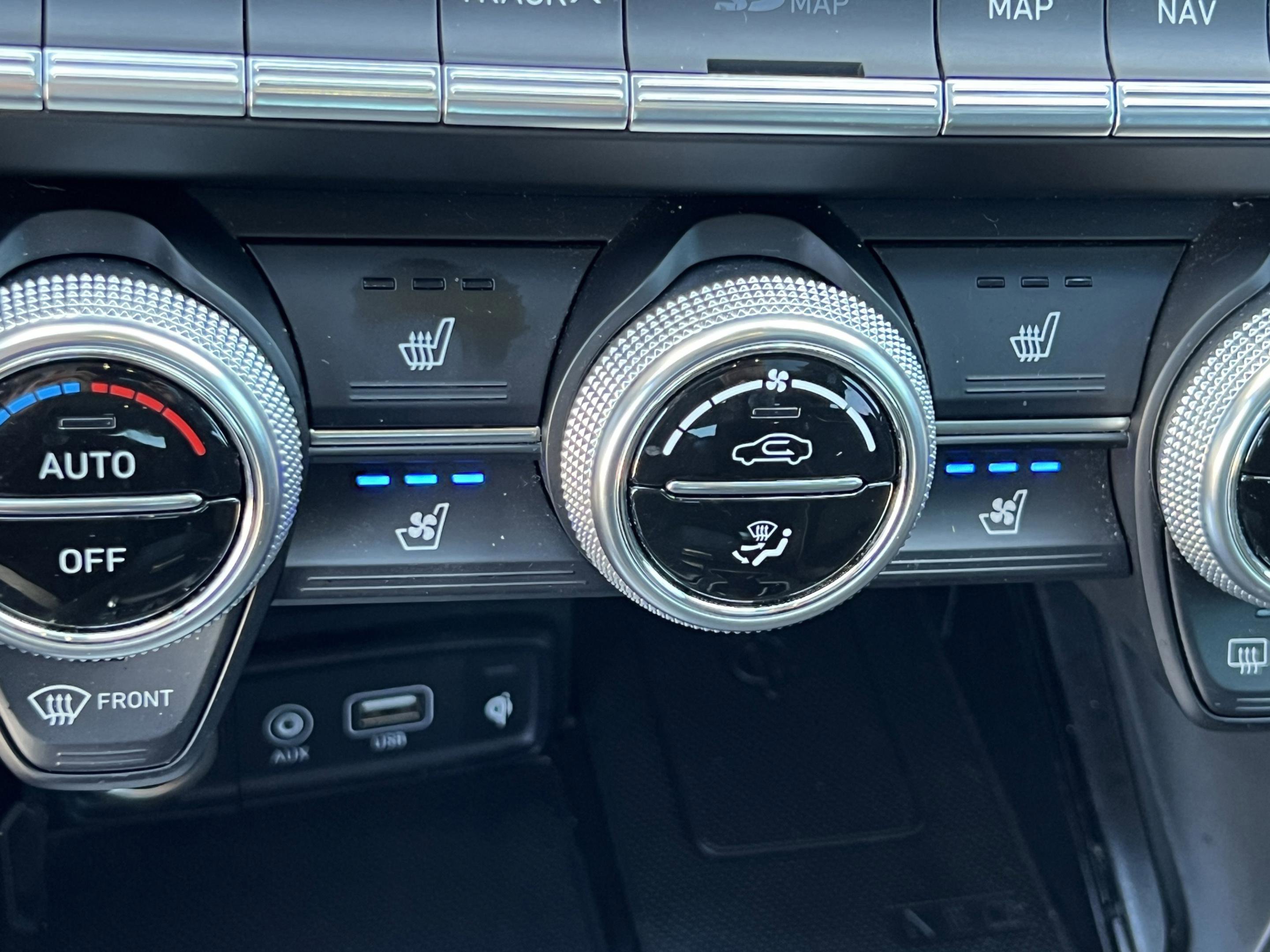 Used 2020 Genesis G70 2.0T image 22