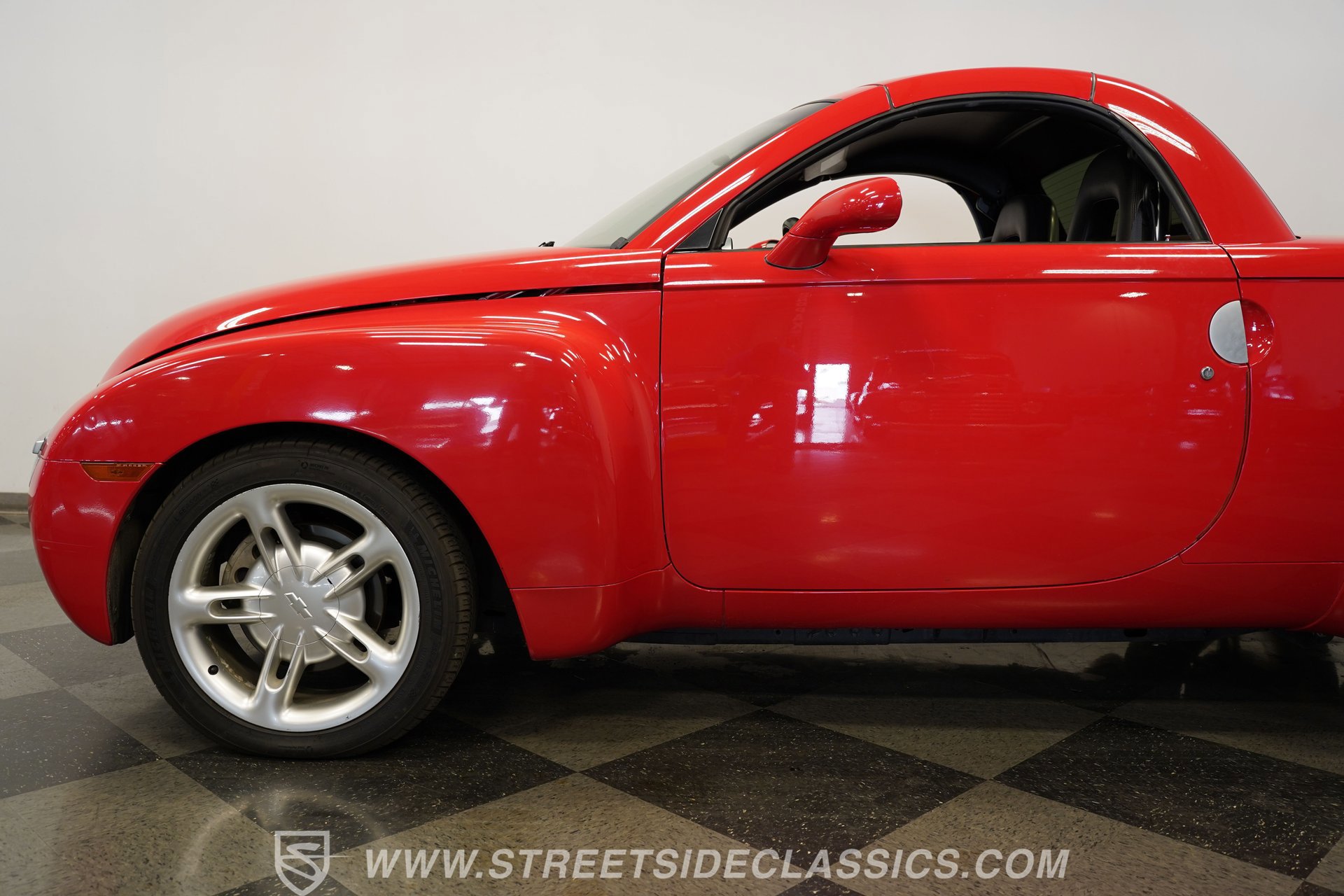 Used 2003 Chevrolet SSR w/ Preferred Equipment Group RWD image 24