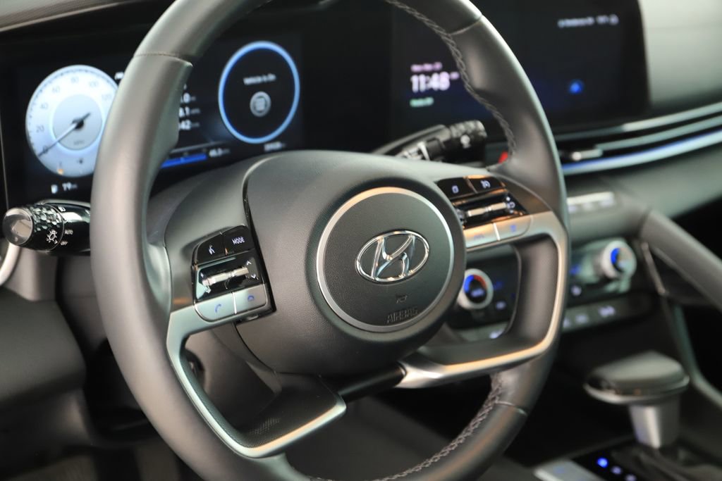 Used 2023 Hyundai Elantra Limited w/ Preferred Accessory Package image 16