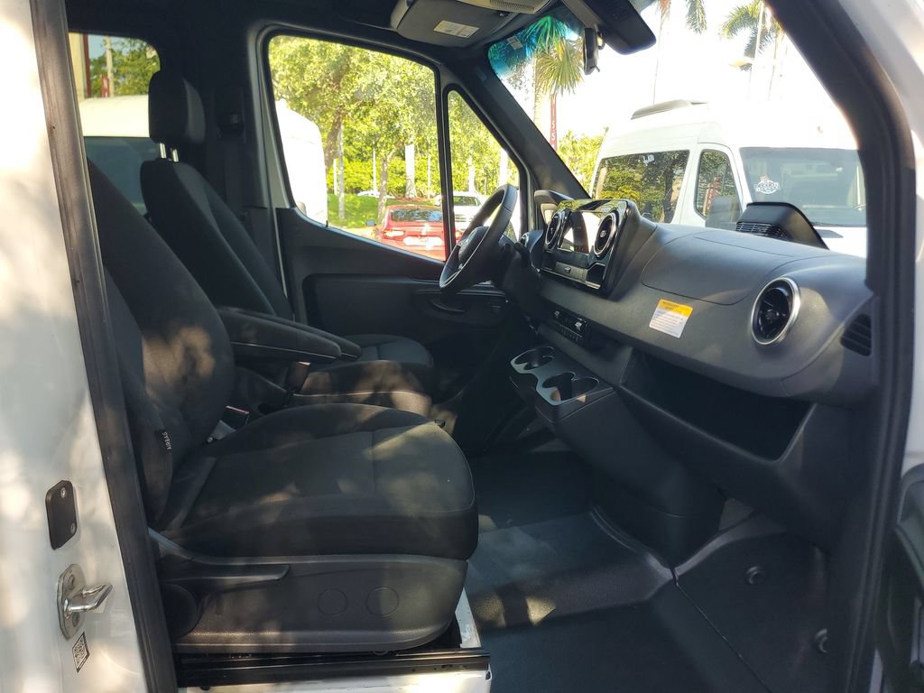 Used 2025 Mercedes-Benz Sprinter 2500 image 8