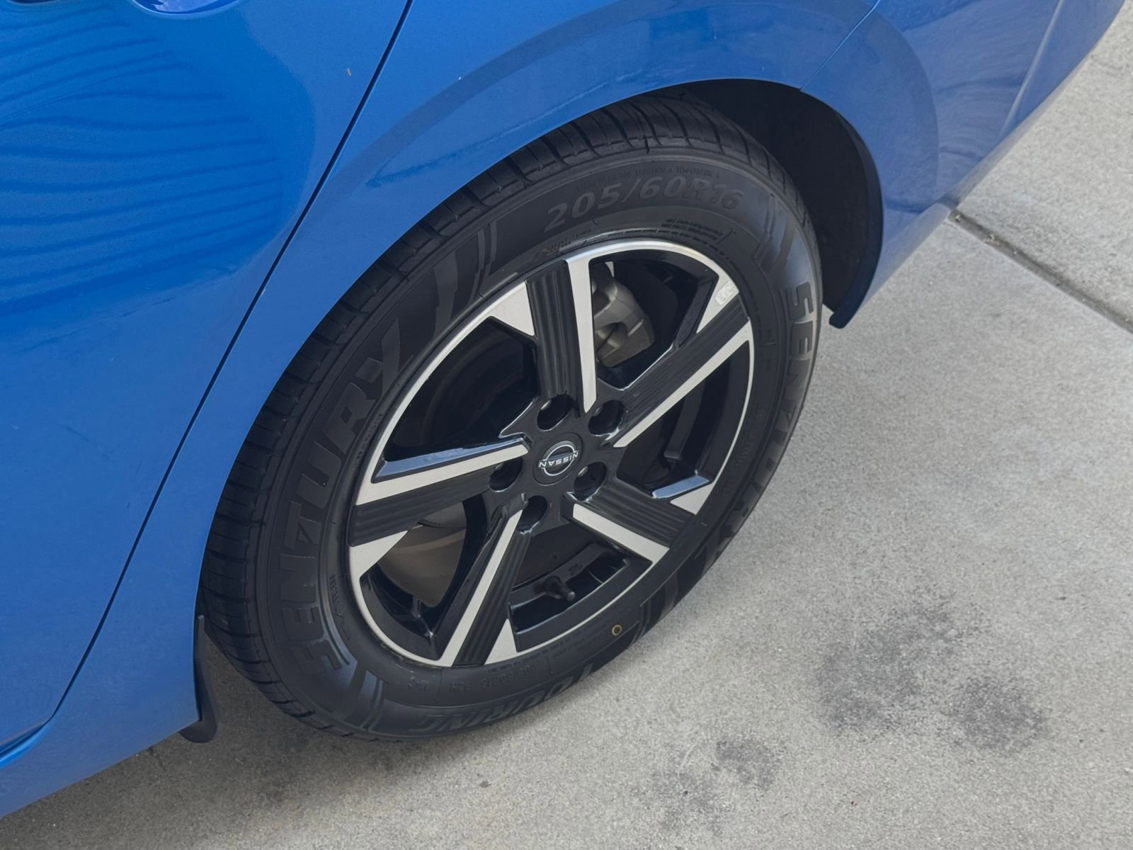 Used 2025 Nissan Sentra SV FWD image 29