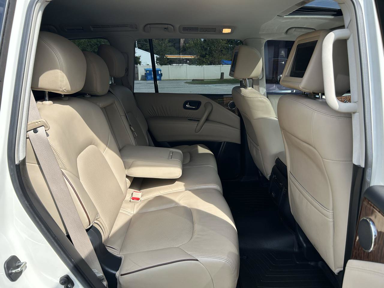 Used 2017 Nissan Armada Platinum w/ Interior Lighting Package AWD/4WD image 19