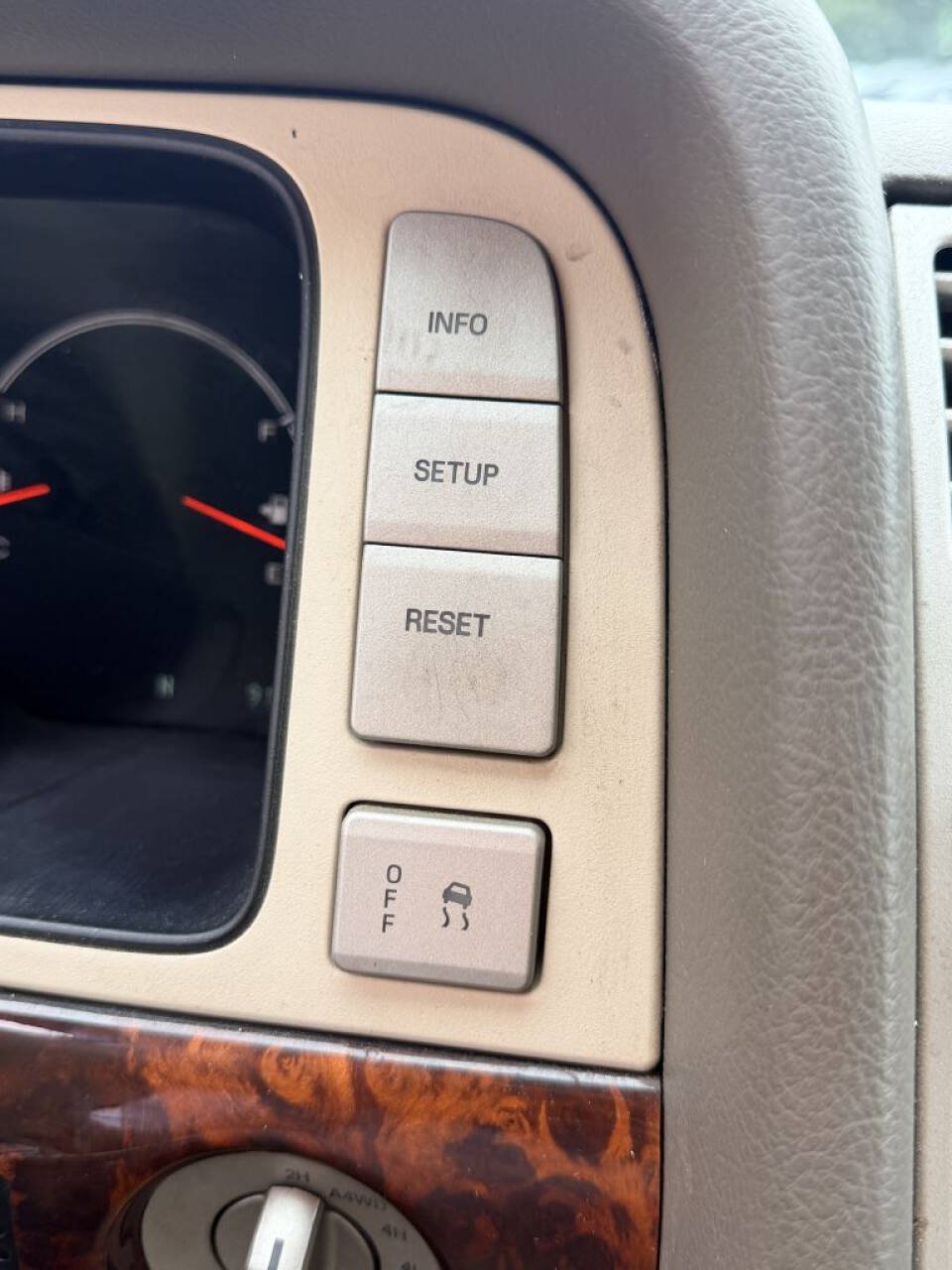 Used 2004 Lincoln Navigator Ultimate AWD/4WD image 20