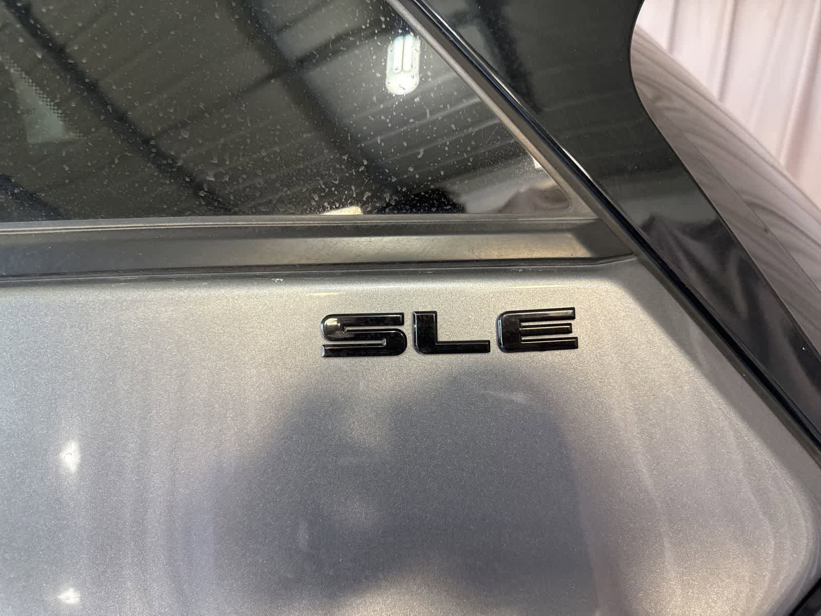 Used 2020 GMC Terrain SLE w/ Elevation Edition FWD image 12