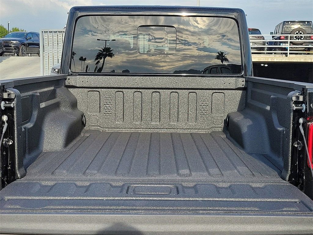 New 2025 Jeep Gladiator Sport AWD/4WD image 17