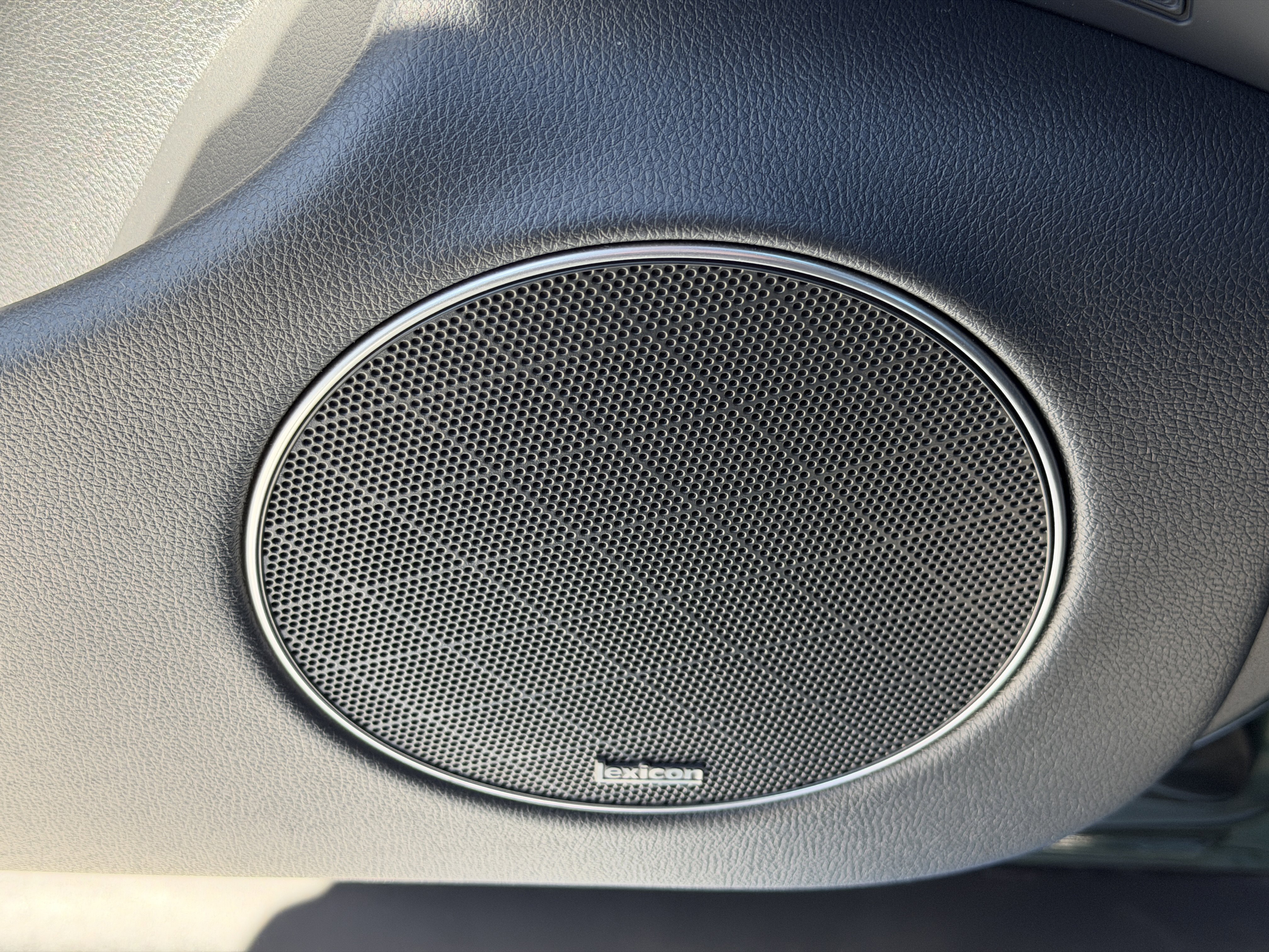 Used 2023 Genesis GV70 2.5T w/ Sport Prestige Package image 17