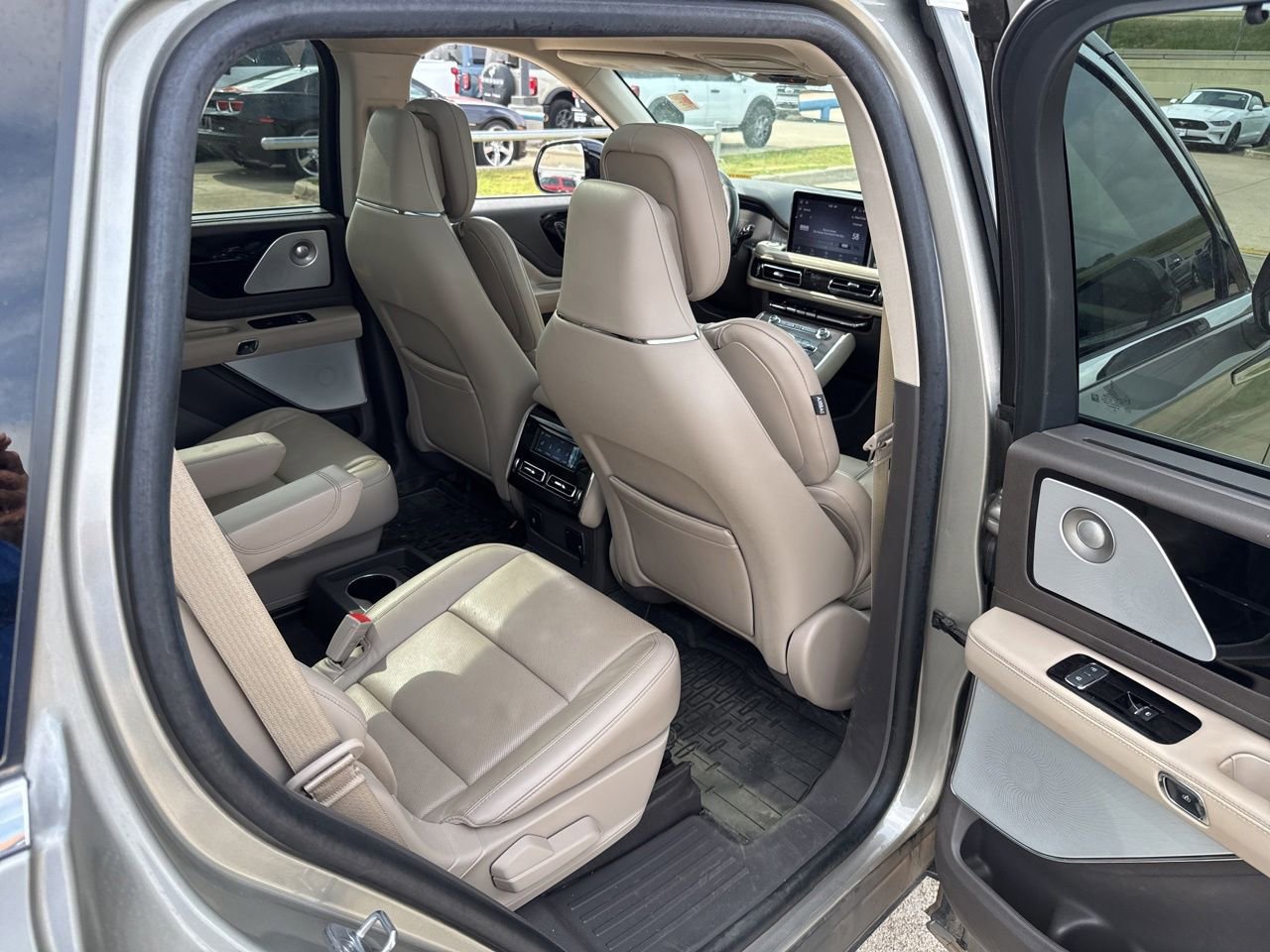 Used 2023 Lincoln Aviator Reserve w/ Equipment Group 201A AWD/4WD image 13