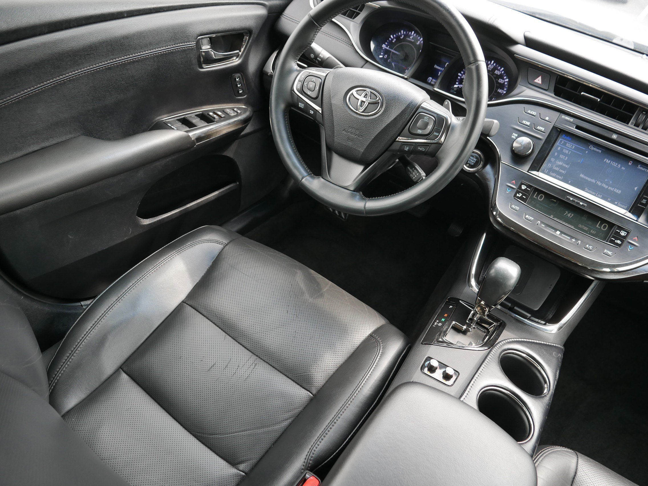 Used 2016 Toyota Avalon Limited w/ Toyota Safety Sense Package FWD image 9