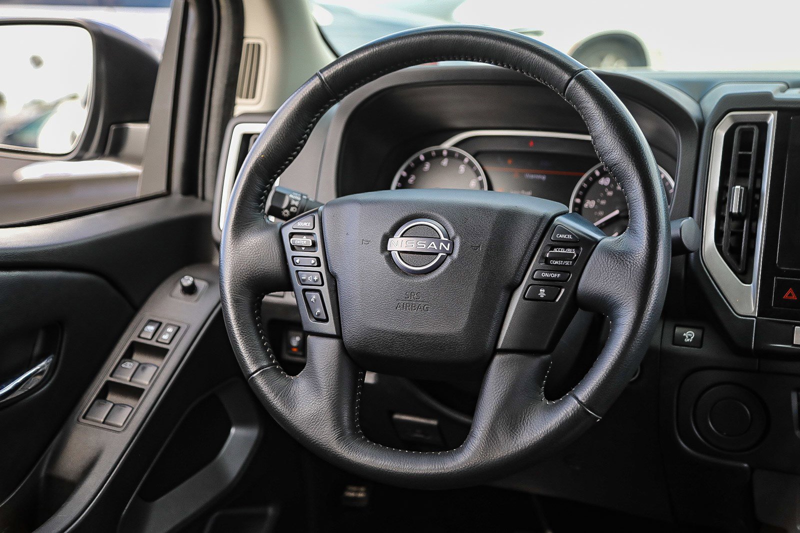 Used 2025 Nissan Frontier SV w/ SV Convenience Package RWD image 15