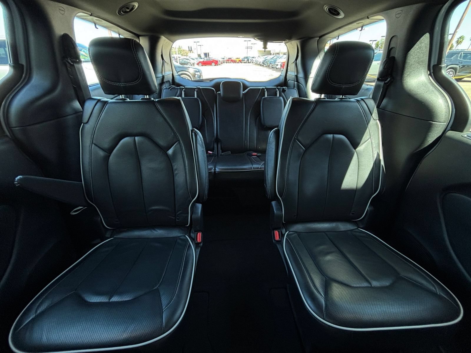 Used 2025 Chrysler Pacifica Limited FWD image 42