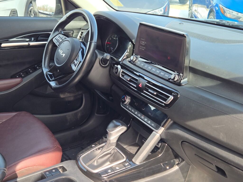 Used 2023 Kia Seltos SX image 8