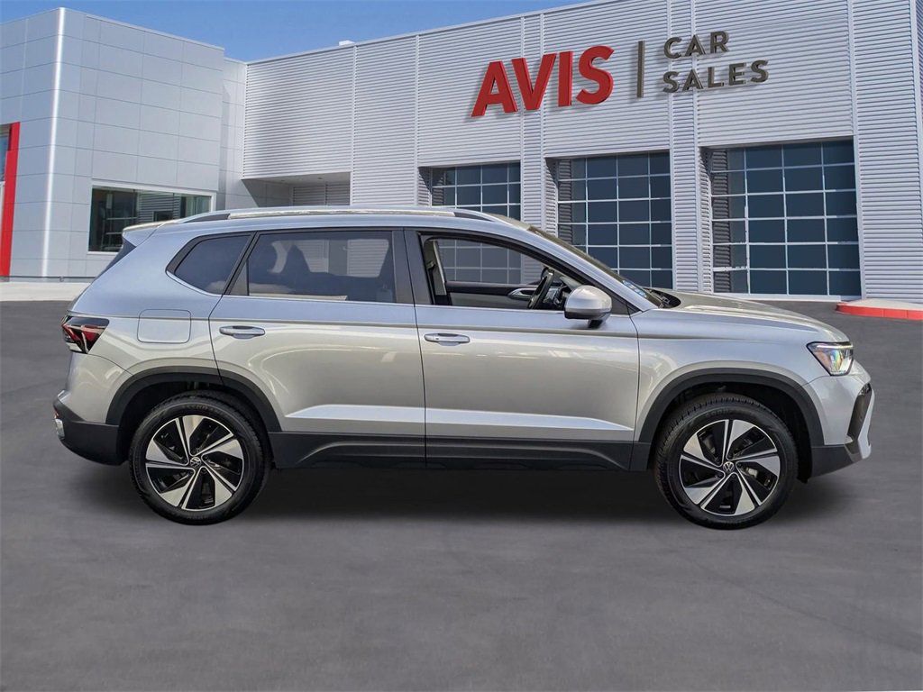 Used 2025 Volkswagen Taos SE image 5