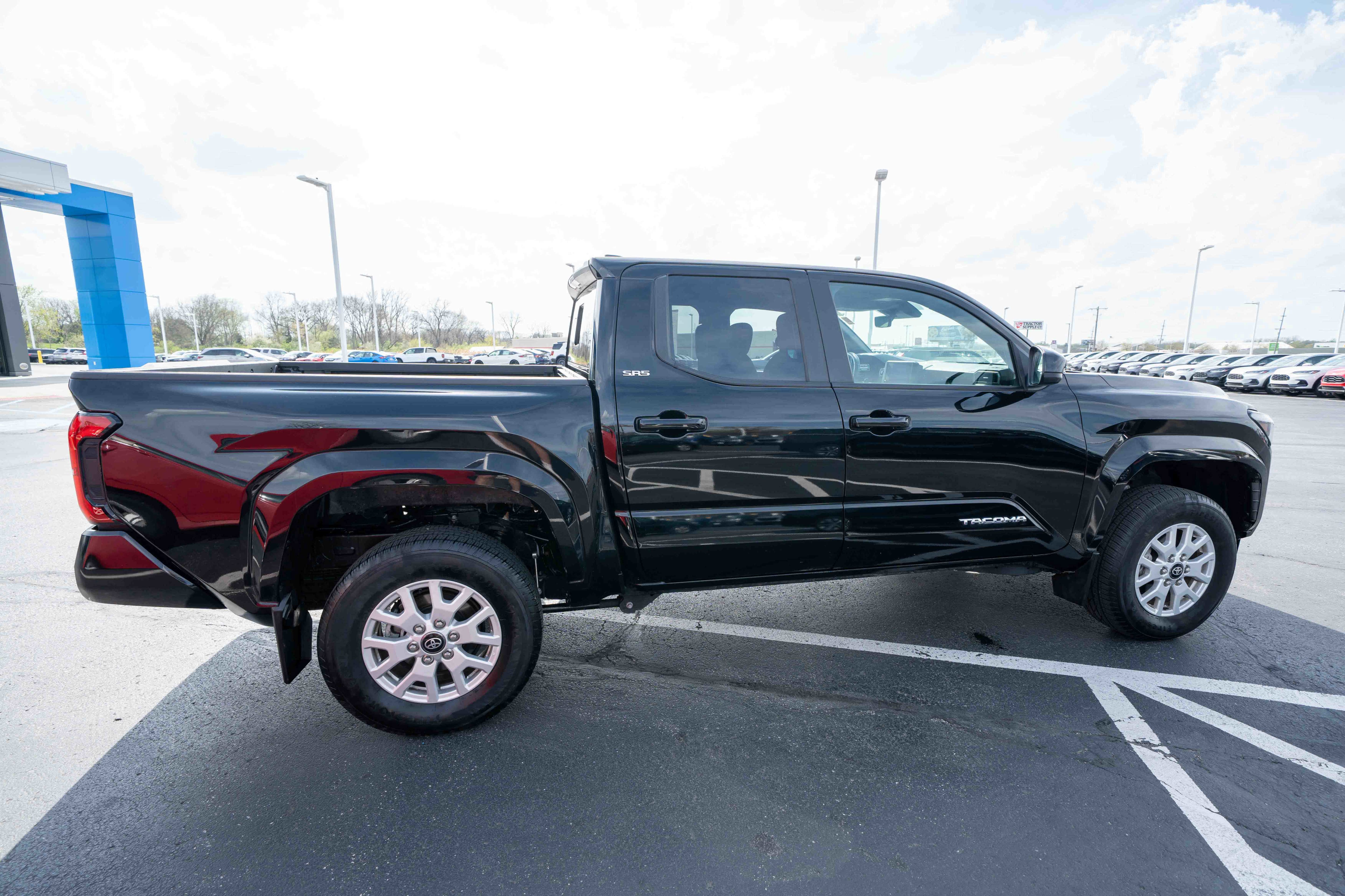Used 2024 Toyota Tacoma SR5 image 6