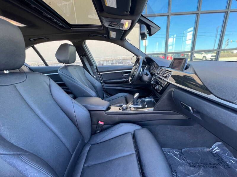 Used 2018 BMW 330i Sedan RWD image 16