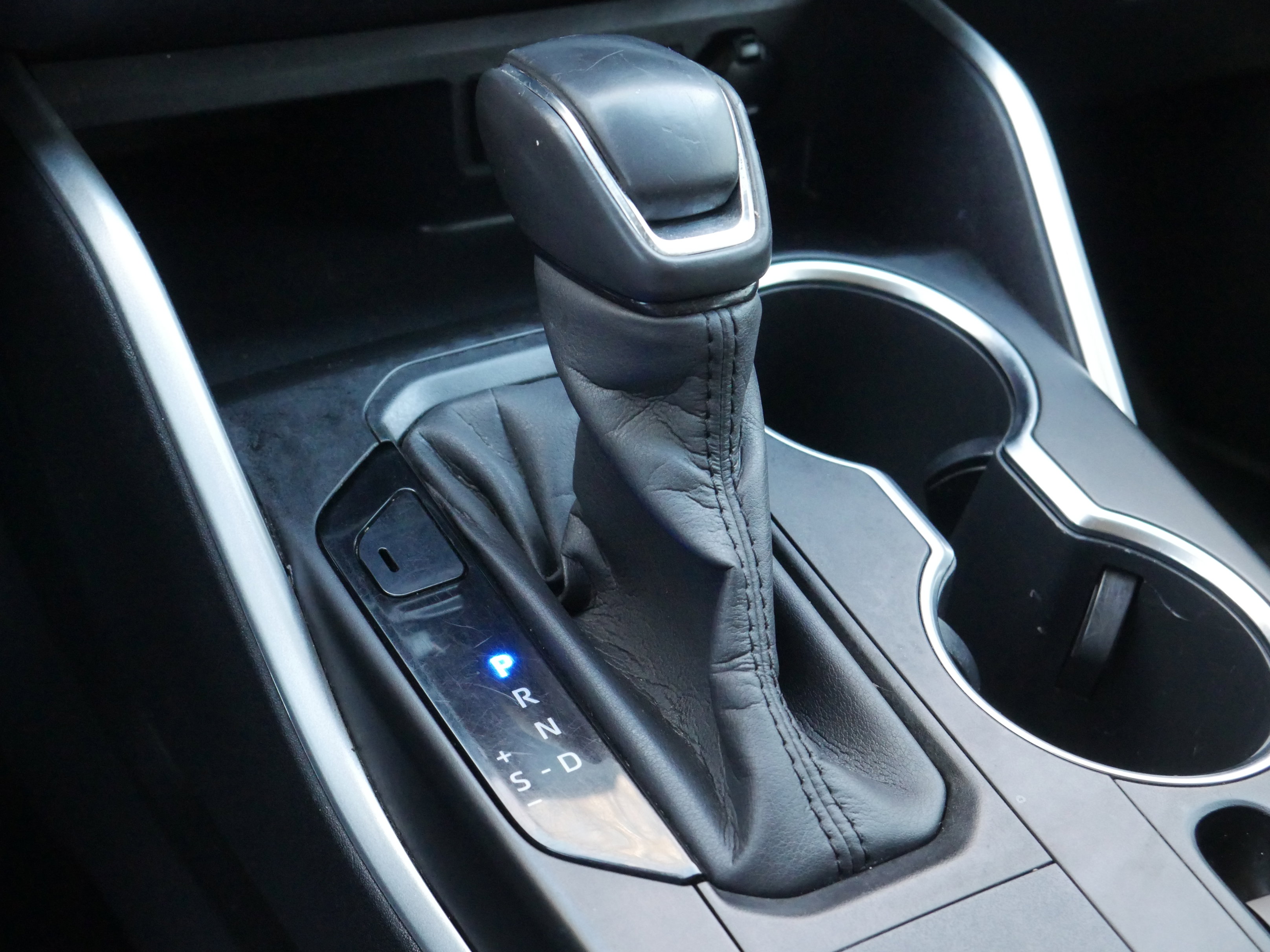 Used 2020 Toyota Highlander XLE AWD/4WD image 14